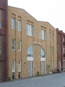 915042 Gezicht op de voorgevel van het nieuwe pand Statendaalder 23-25 in de nieuwbouwbuurt Leeuwesteyn in de wijk ...